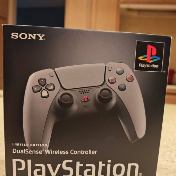 DualSense Wireless Controller – 30th Anniversary Limited Edition (PS5) - Picture 2 of 3